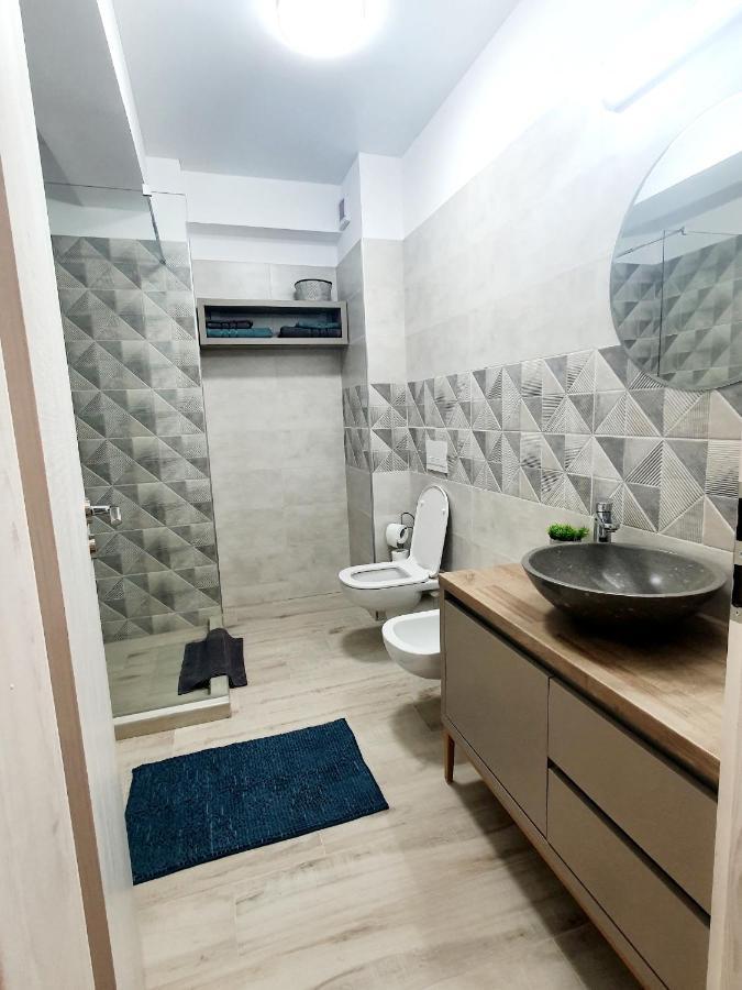 'Just Like Home' Apartment - With Private Parking Place Galaţi Екстериор снимка