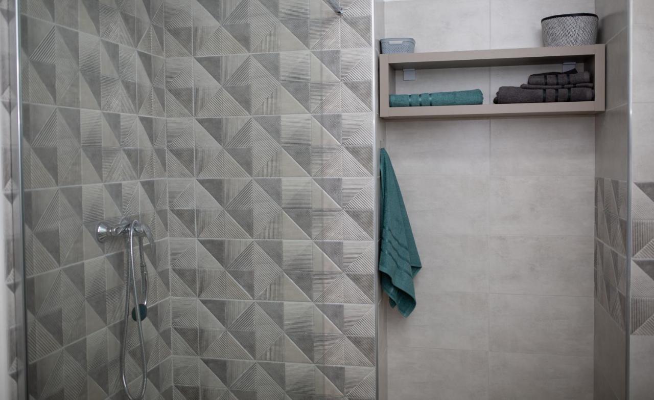 'Just Like Home' Apartment - With Private Parking Place Galaţi Екстериор снимка