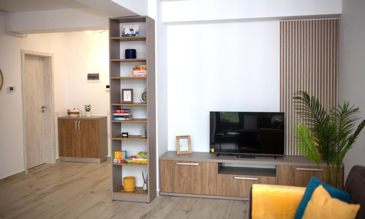 'Just Like Home' Apartment - With Private Parking Place Galaţi Екстериор снимка