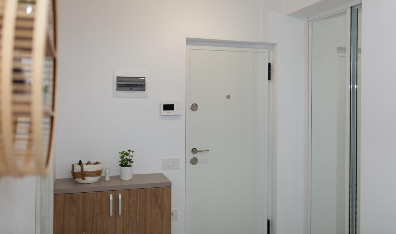 'Just Like Home' Apartment - With Private Parking Place Galaţi Екстериор снимка